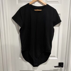 Gap Women’s Black Short Sleeve Body Suit with Snaps NWT